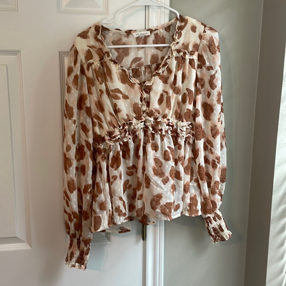 Women’s blu pepper blouse. Size large. Never worn.